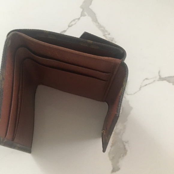 Louis Vuitton Small Bifold Wallet - Picture 9 of 10